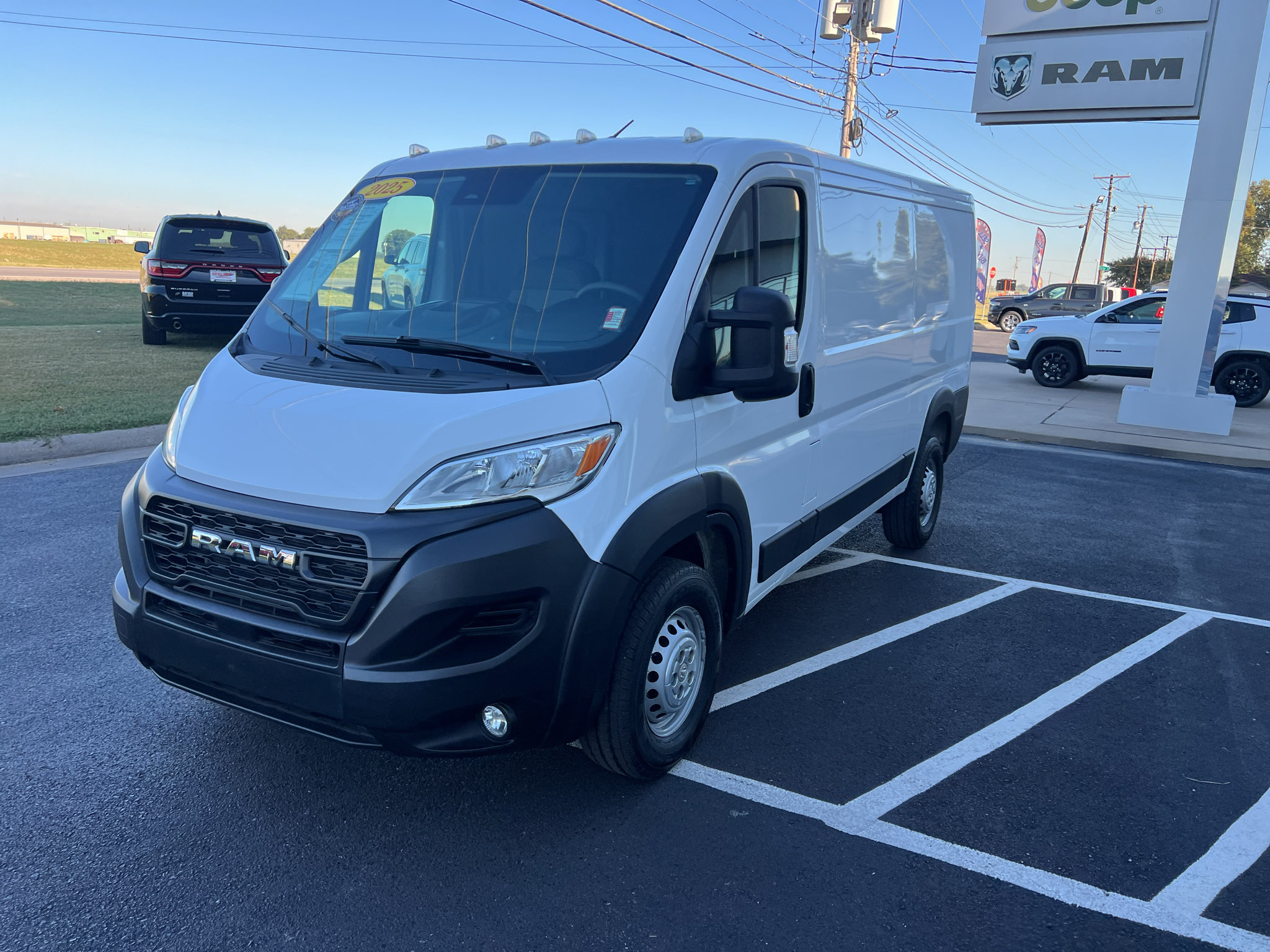 Used 2025 RAM ProMaster 2500 w/ Convenience Group FWD image 4