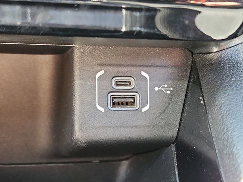 Used 2023 Jeep Compass Limited image 20