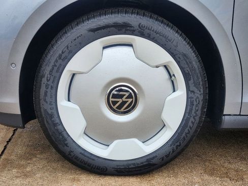 New 2025 Volkswagen ID. Buzz 1st Edition RWD image 9