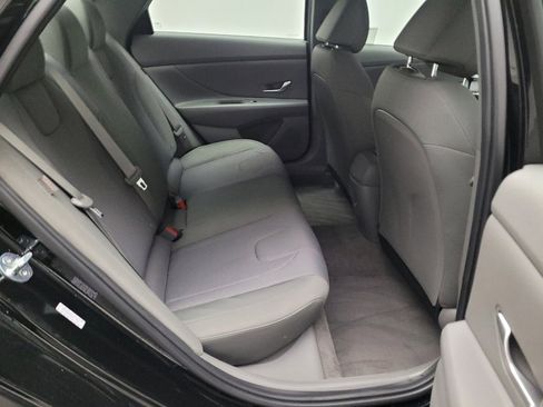 Used 2025 Hyundai Elantra SE image 19