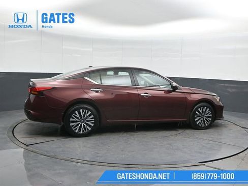 Used 2023 Nissan Altima 2.5 SV image 3