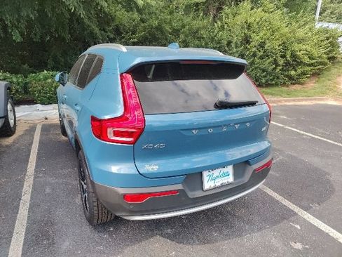Used 2023 Volvo XC40 B5 Plus AWD/4WD image 7
