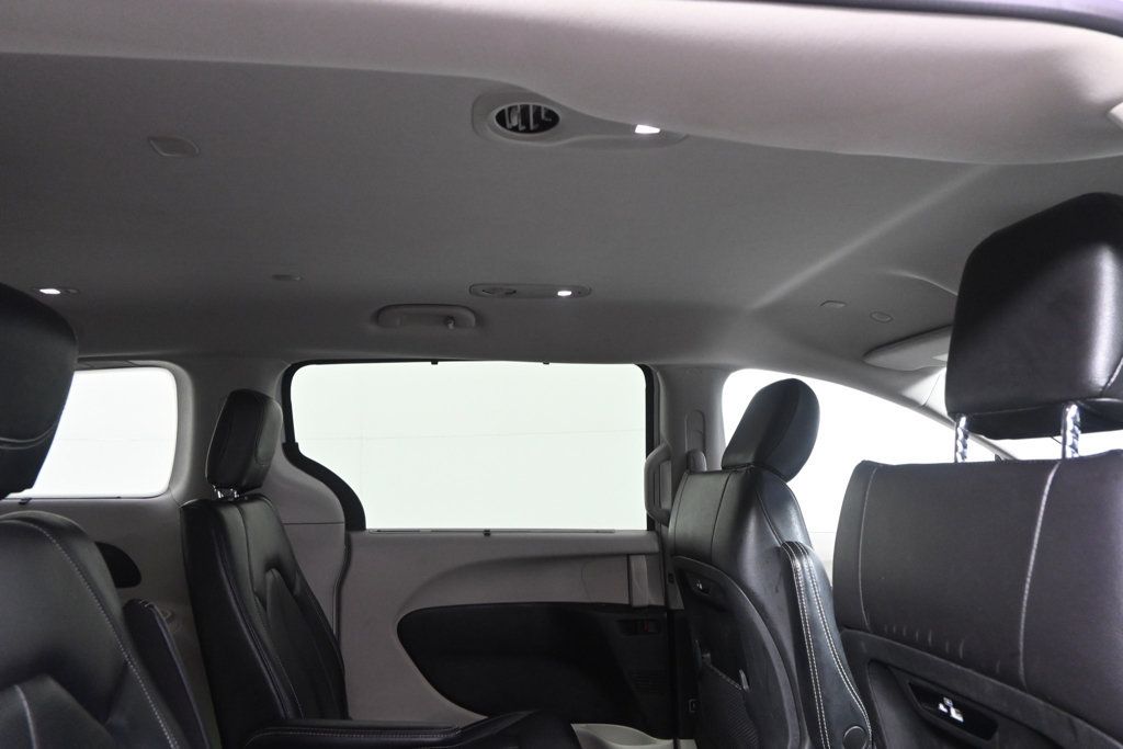 Used 2022 Chrysler Pacifica Touring-L FWD image 17
