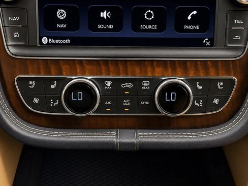 Used 2017 Bentley Bentayga AWD/4WD image 41