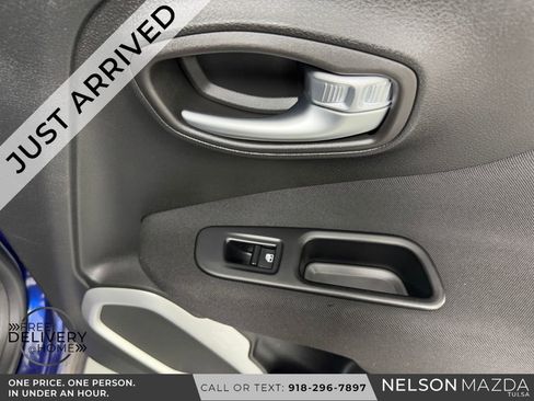 Used 2019 Jeep Renegade Latitude AWD/4WD image 40