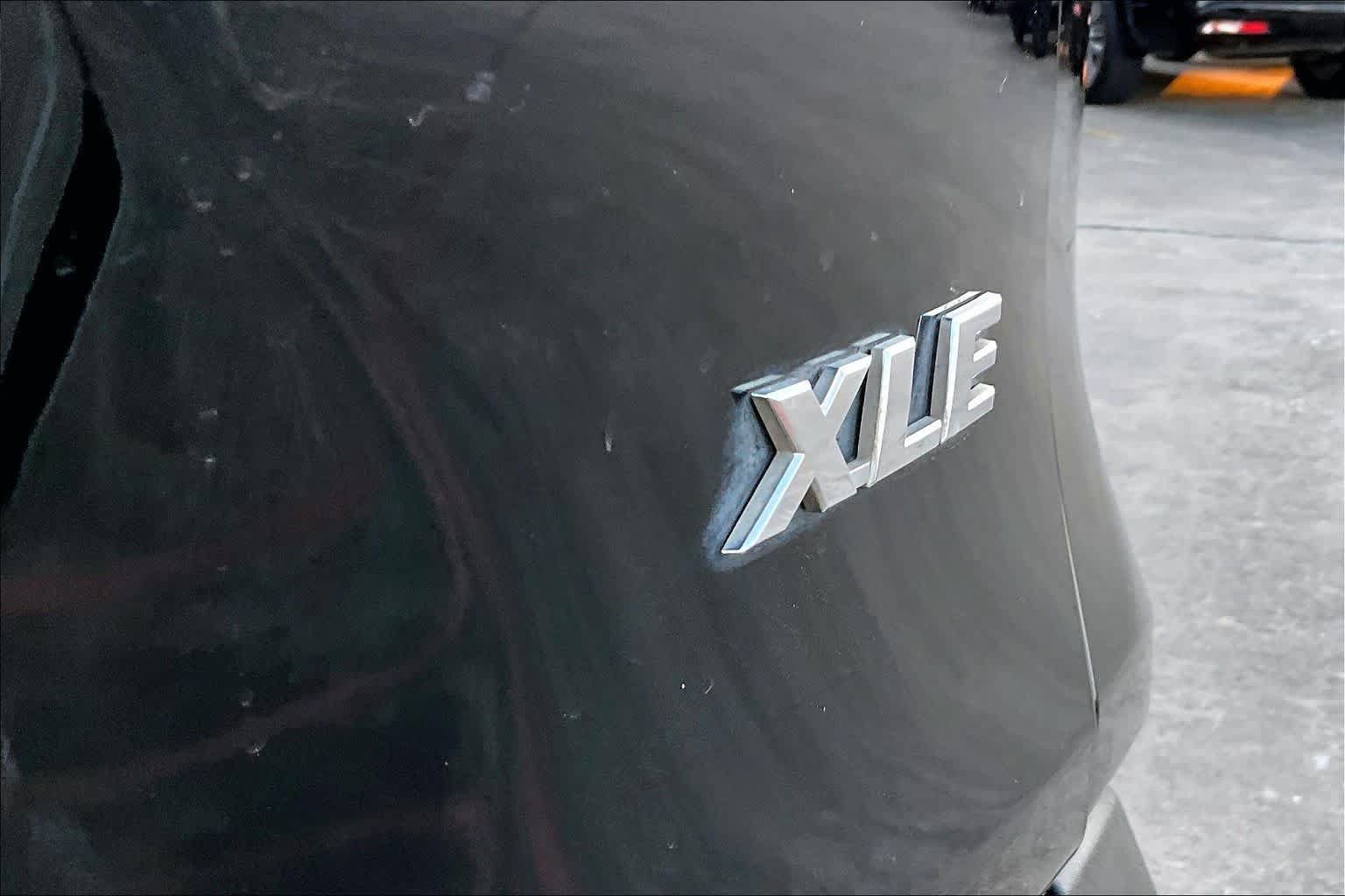 Used 2021 Toyota RAV4 XLE Premium FWD image 10