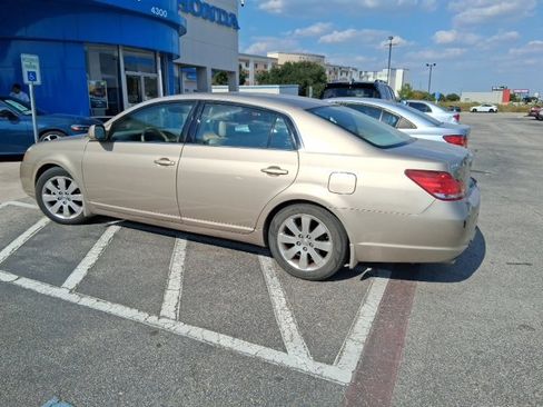 Used 2006 Toyota Avalon image 3