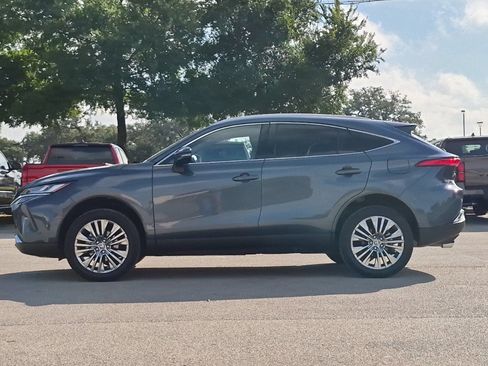 Used 2024 Toyota Venza XLE AWD/4WD image 2
