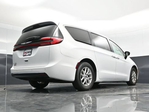 Used 2024 Chrysler Pacifica Touring-L FWD image 53