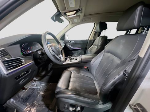 Used 2022 BMW X7 xDrive40i w/ Premium Package image 15