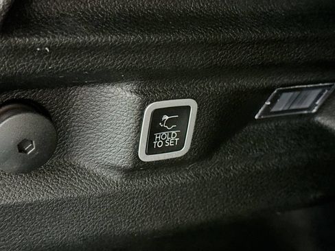 Used 2023 Jeep Grand Cherokee L Laredo AWD/4WD image 31