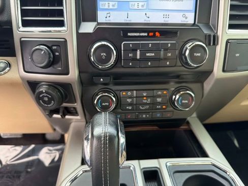 Used 2017 Ford F150 Lariat image 25