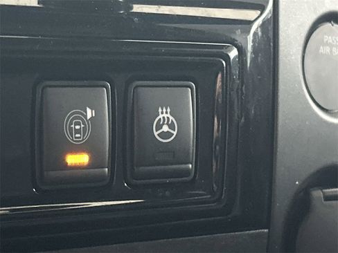 Used 2020 Nissan Titan PRO-4X w/ Pro-4x Convenience Package image 21