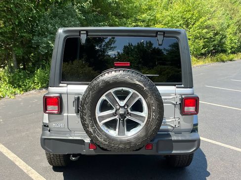 Used 2019 Jeep Wrangler Unlimited Sahara w/ Cold Weather Group AWD/4WD image 4