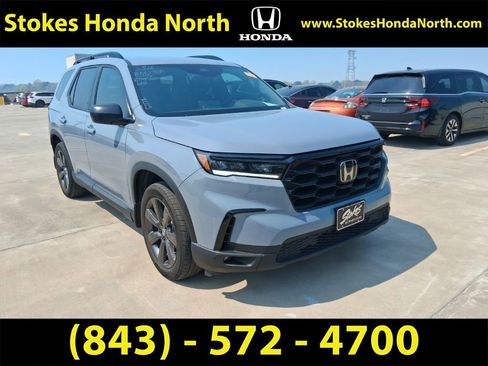 Used 2023 Honda Pilot Sport image 4