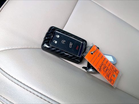 Used 2024 Jeep Grand Cherokee Limited w/ Black Appearance Package RWD image 12