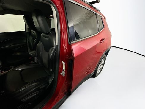 Used 2018 Jeep Compass Latitude FWD image 12