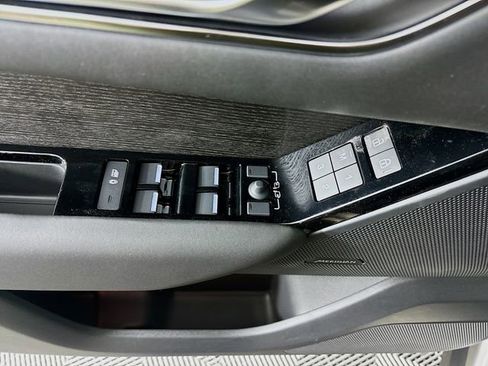 New 2026 Land Rover Range Rover Velar Dynamic SE image 19