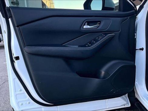 Certified 2025 Nissan Rogue SV image 20