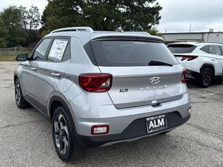 New 2026 Hyundai Venue SEL video 3