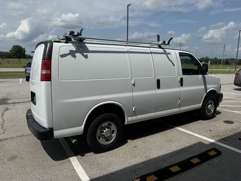 Used 2022 Chevrolet Express 2500 w/ Driver Convenience Package RWD image 2