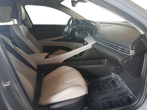 Used 2021 Hyundai Elantra Limited FWD image 15