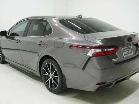 Used 2023 Toyota Camry SE w/ Convenience Package FWD image 6