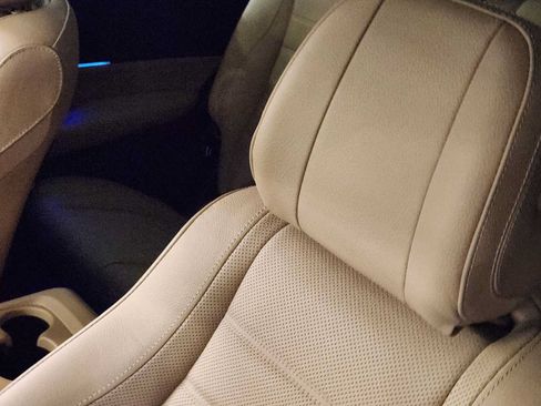 Used 2024 Mercedes-Benz GLS 580 4MATIC image 15