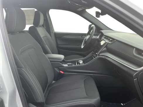 New 2025 Jeep Grand Cherokee Laredo X w/ Luxury Tech Group I image 16