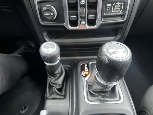 Used 2020 Jeep Wrangler Unlimited Sport image 31