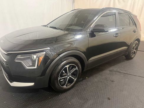 Used 2025 Kia Niro LX image 5