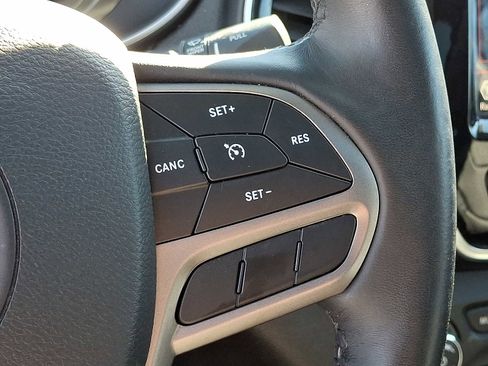 Used 2019 Jeep Cherokee Limited image 22