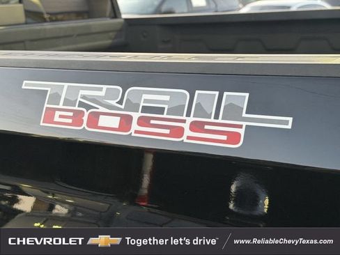 Used 2021 Chevrolet Silverado 1500 LT Trail Boss w/ Convenience Package II AWD/4WD image 12