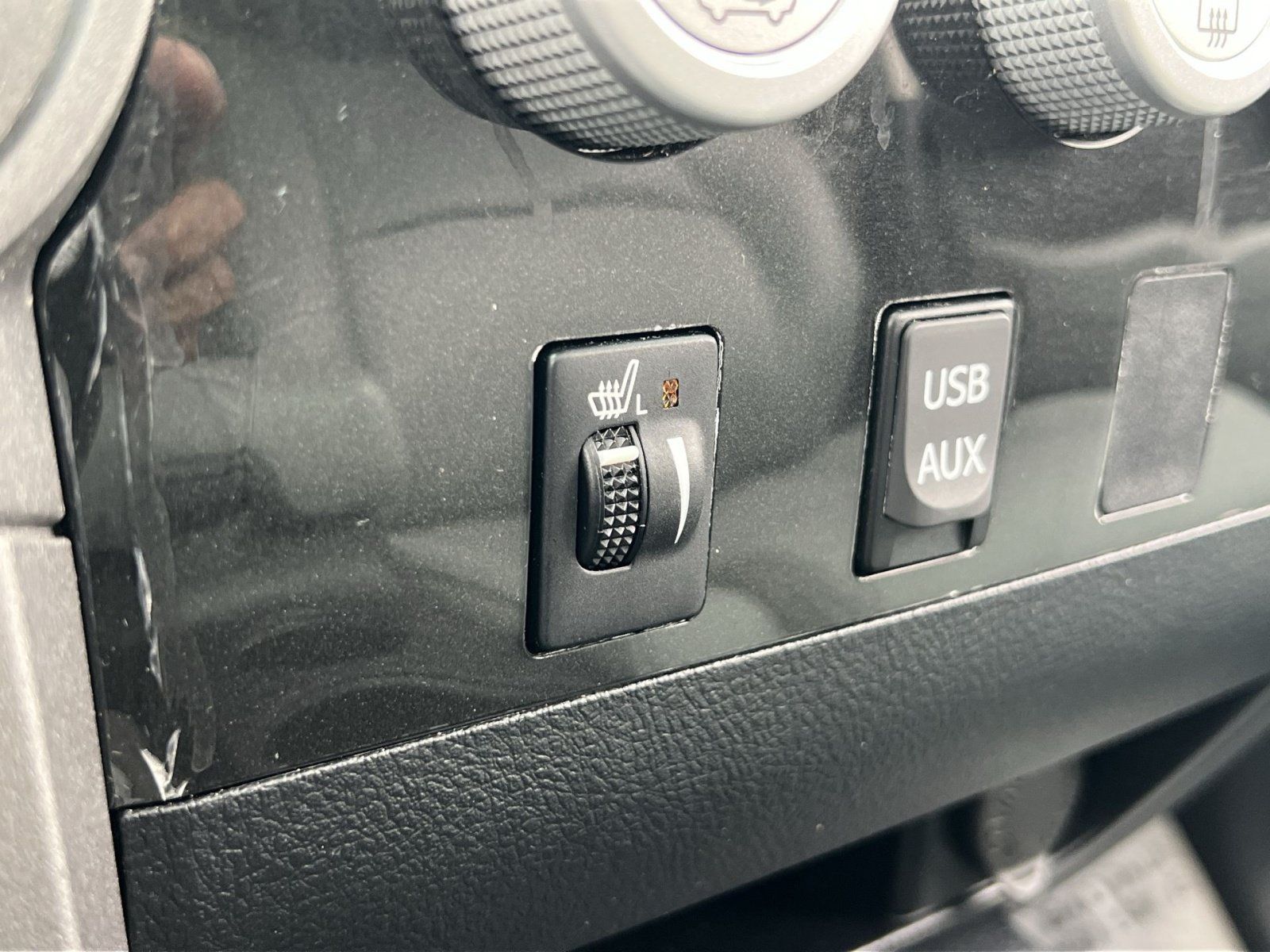 Used 2011 Toyota Tundra Limited w/ Memory Pkg AWD/4WD image 30