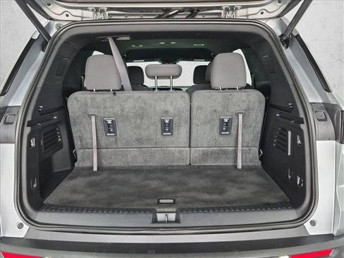 Used 2024 Chevrolet Traverse LT FWD image 6