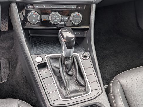 Used 2024 Volkswagen Jetta SE FWD image 15