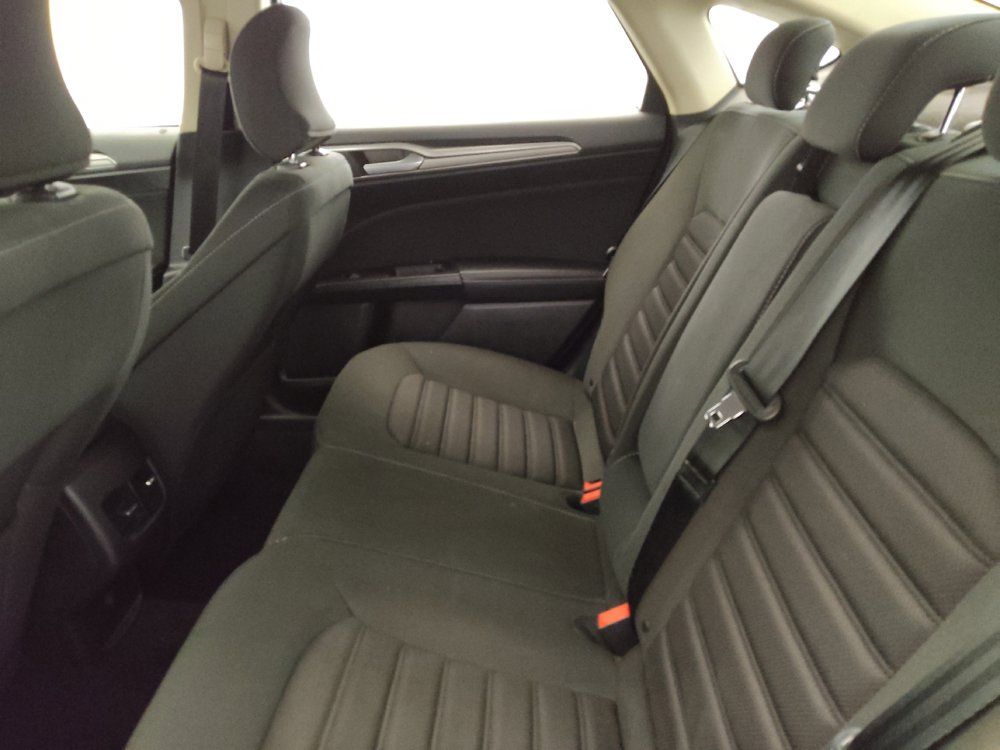 Used 2019 Ford Fusion SE FWD image 18