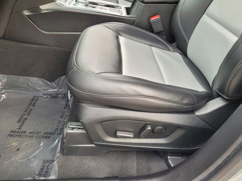 Used 2022 Ford Explorer XLT w/ Equipment Group 202A image 23