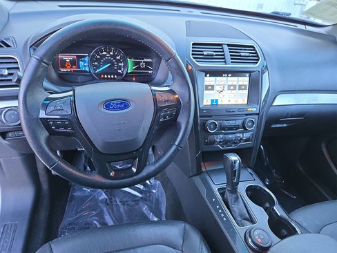 Used 2017 Ford Explorer XLT w/ Equipment Group 202A image 33