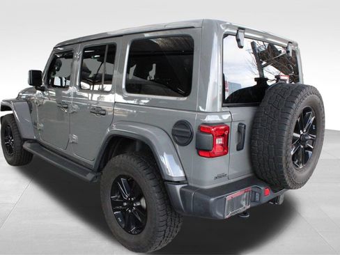 Used 2022 Jeep Wrangler Unlimited Sahara AWD/4WD image 13