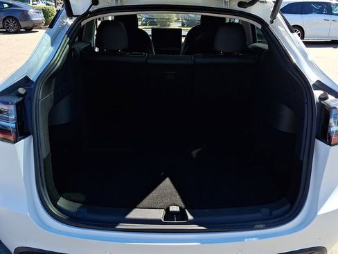 Used 2020 Tesla Model Y Long Range image 37