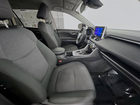 Used 2024 Toyota RAV4 XLE FWD image 31