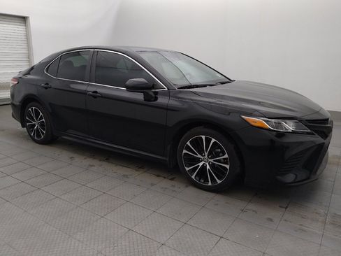Used 2020 Toyota Camry SE FWD image 11