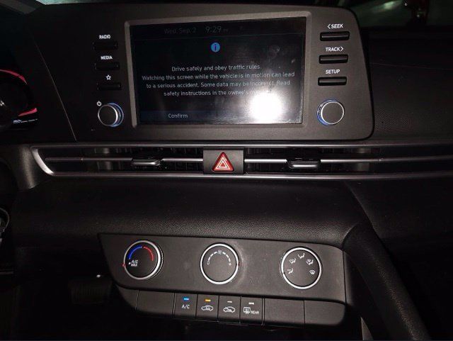 Used 2025 Hyundai Elantra SE FWD image 11