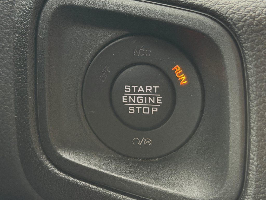Used 2024 Jeep Gladiator Mojave AWD/4WD image 14