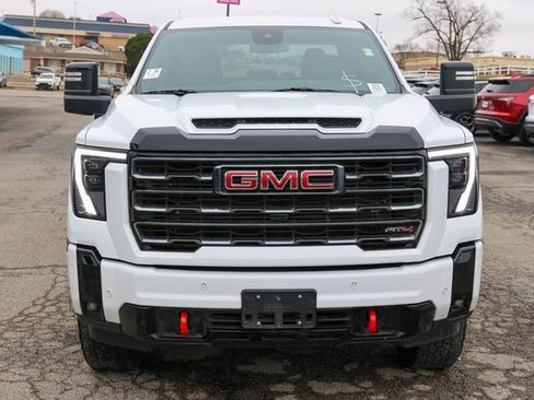 Used 2025 GMC Sierra 2500 AT4 image 2
