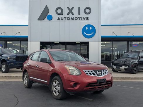 Used 2014 Nissan Rogue S FWD image 1