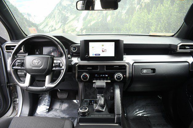 Used 2025 Toyota 4Runner SR5 AWD/4WD image 18