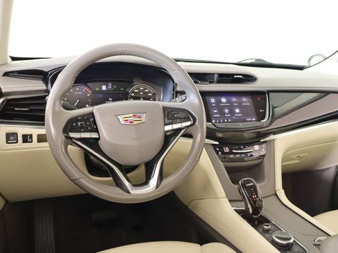 Used 2020 Cadillac XT6 Premium Luxury image 2