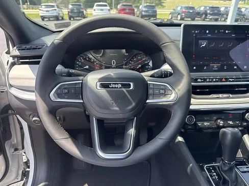 Used 2023 Jeep Compass Limited w/ Sun and Sound Group AWD/4WD image 9